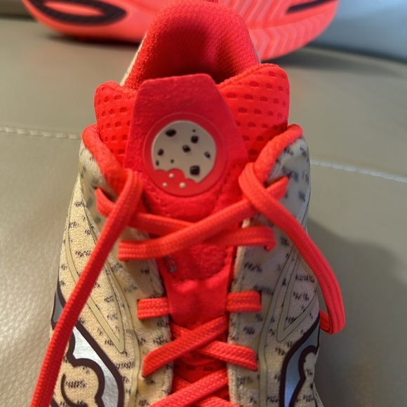 Saucony running shoes. - Picture 4 of 5